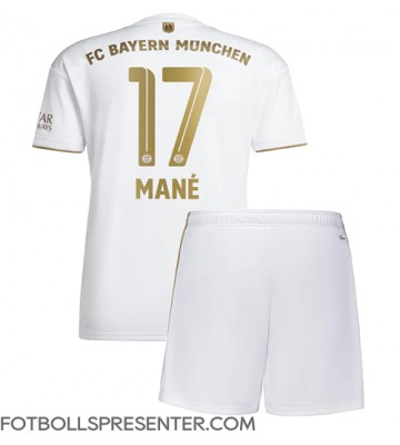 Bayern Munich Sadio Mane #17 Bortatröja Barn 2022-23 Kortärmad (+ korta byxor)